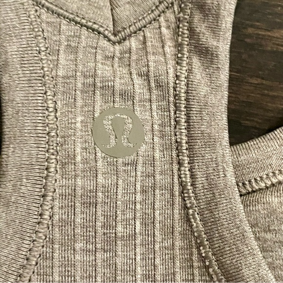 Lululemon tank top - Picture 4 of 5